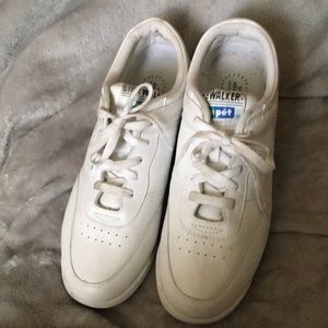 Propet Life Walker shock absorbing shoe 11